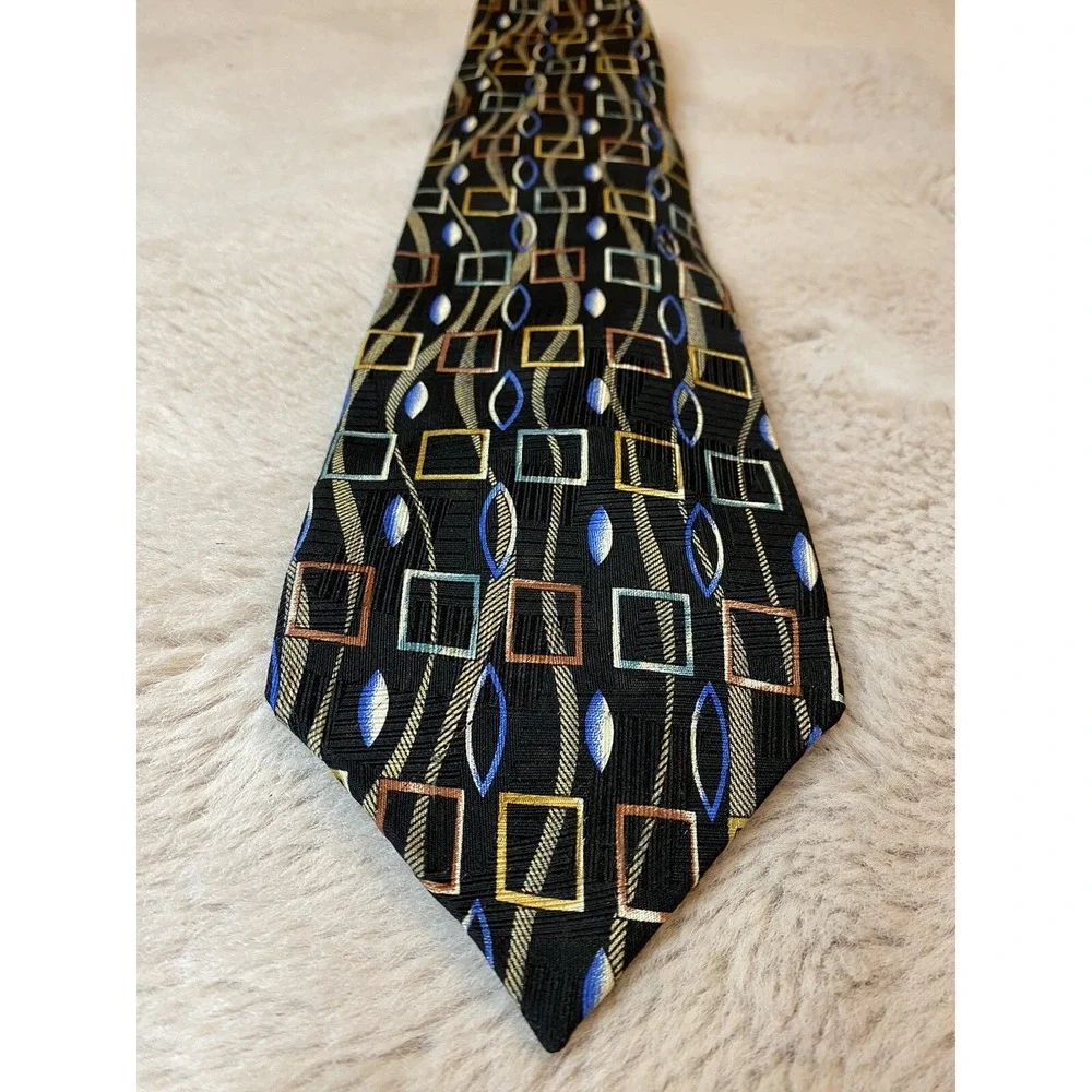 GUY LAROUCHE - DIFFUSION - GEOMETRIC- VINTAGE - CANADA MADE- ALL SILK NECK TIE!